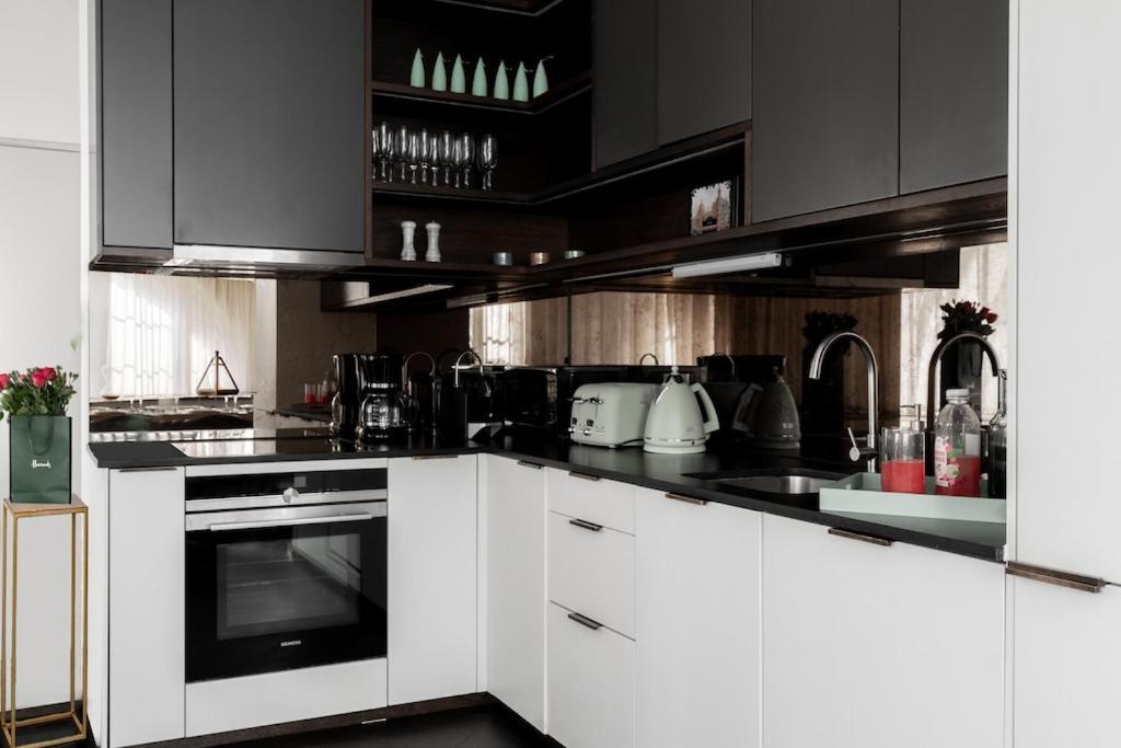 Shh! Oxford St Dream-Come-True Fam Design Hot Spot London Eksteriør billede