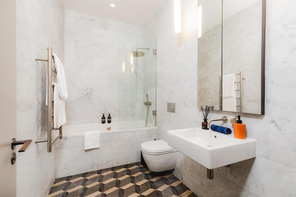 Shh! Oxford St Dream-Come-True Fam Design Hot Spot London Eksteriør billede