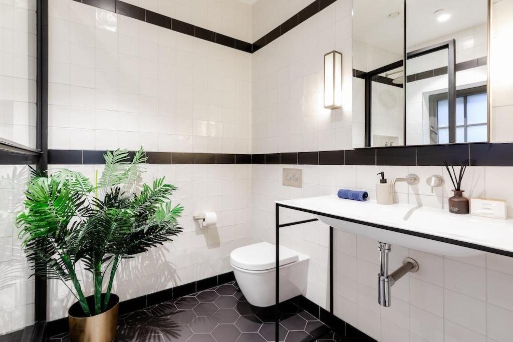 Shh! Oxford St Dream-Come-True Fam Design Hot Spot London Eksteriør billede
